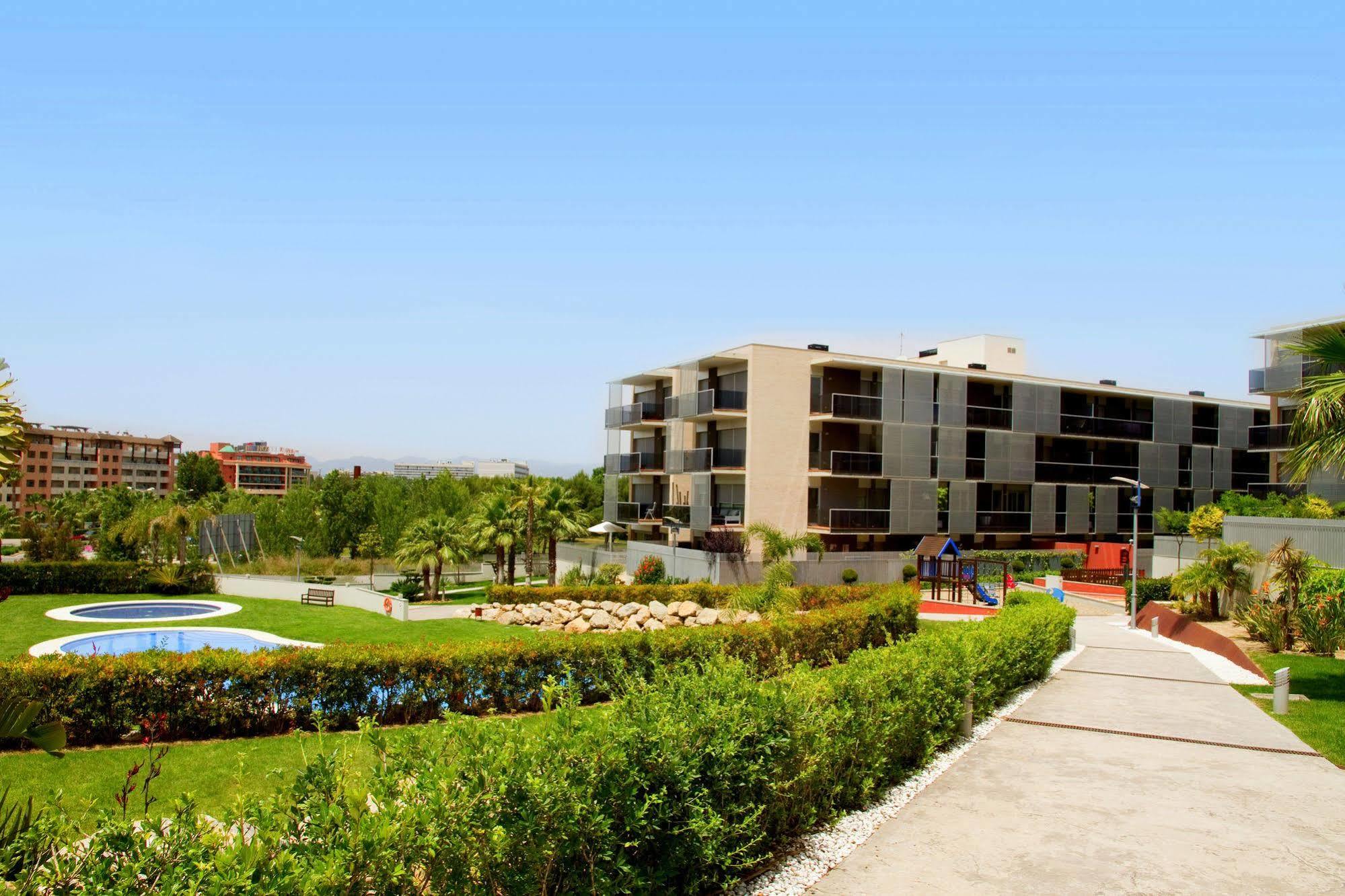 Paradise Village Litoral Costa Dorada 萨洛 外观 照片