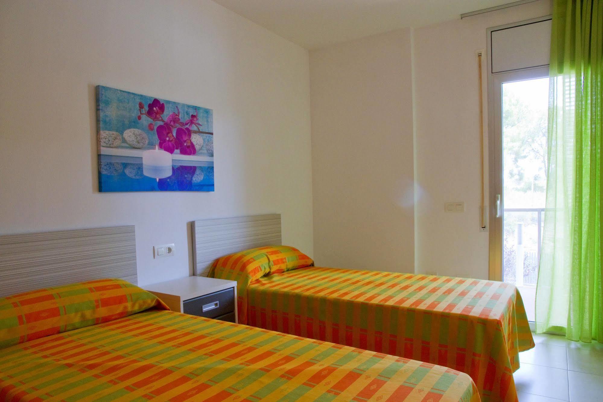 Paradise Village Litoral Costa Dorada 萨洛 外观 照片