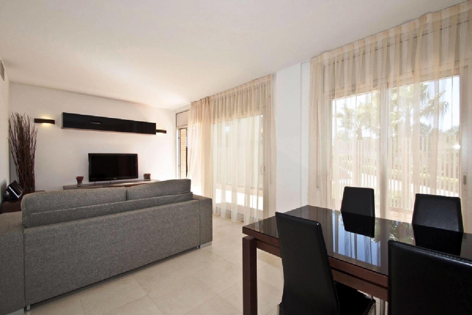 Paradise Village Litoral Costa Dorada 萨洛 外观 照片