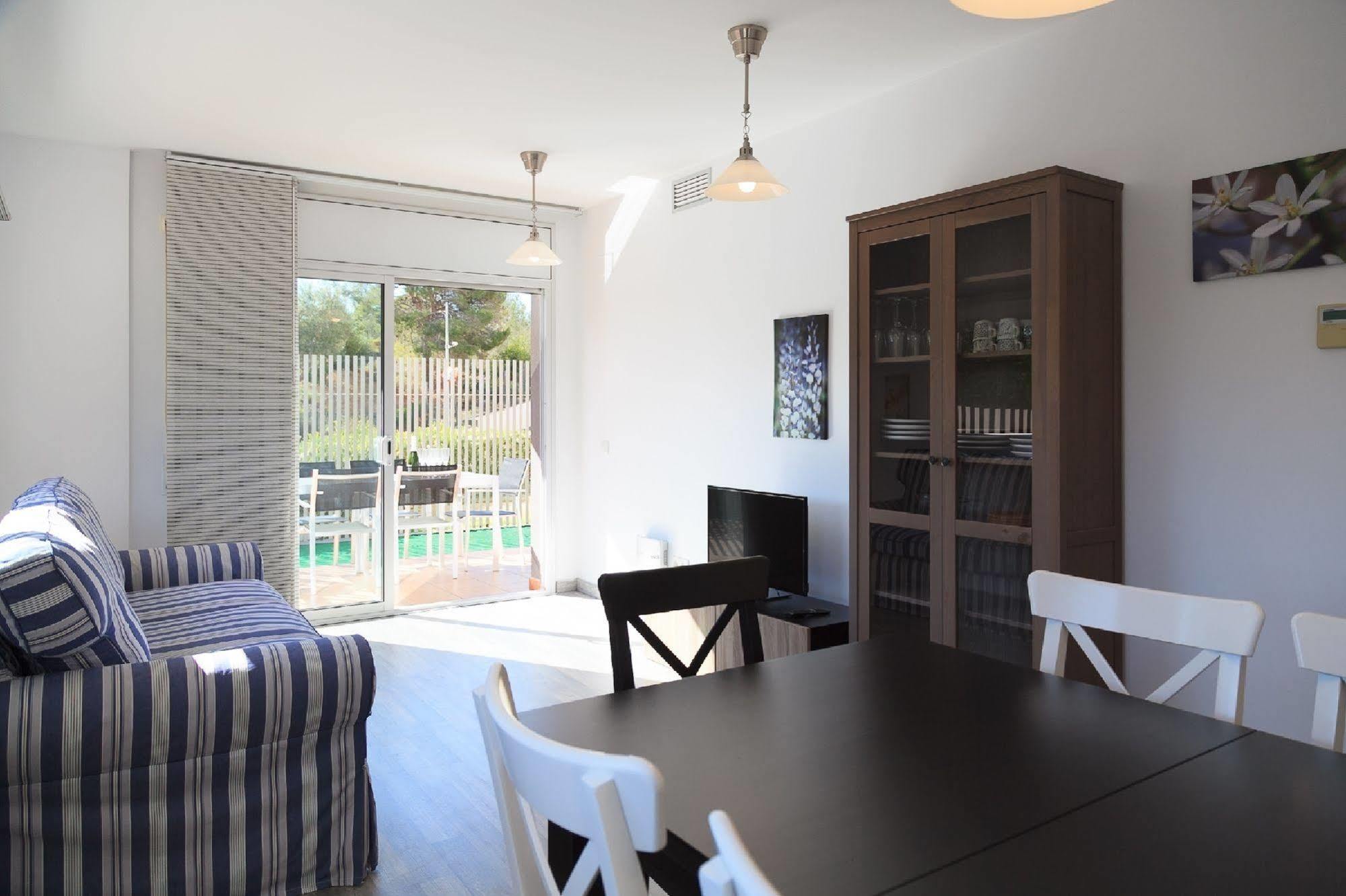 Paradise Village Litoral Costa Dorada 萨洛 外观 照片