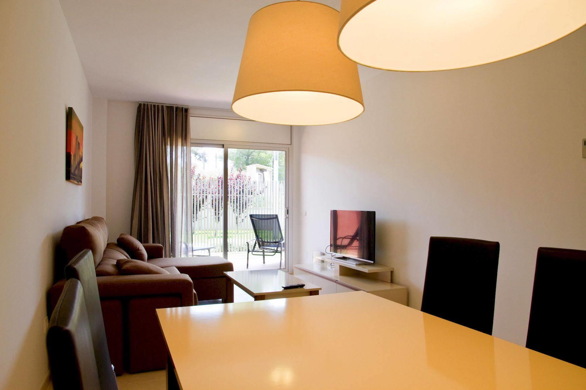 Paradise Village Litoral Costa Dorada 萨洛 外观 照片