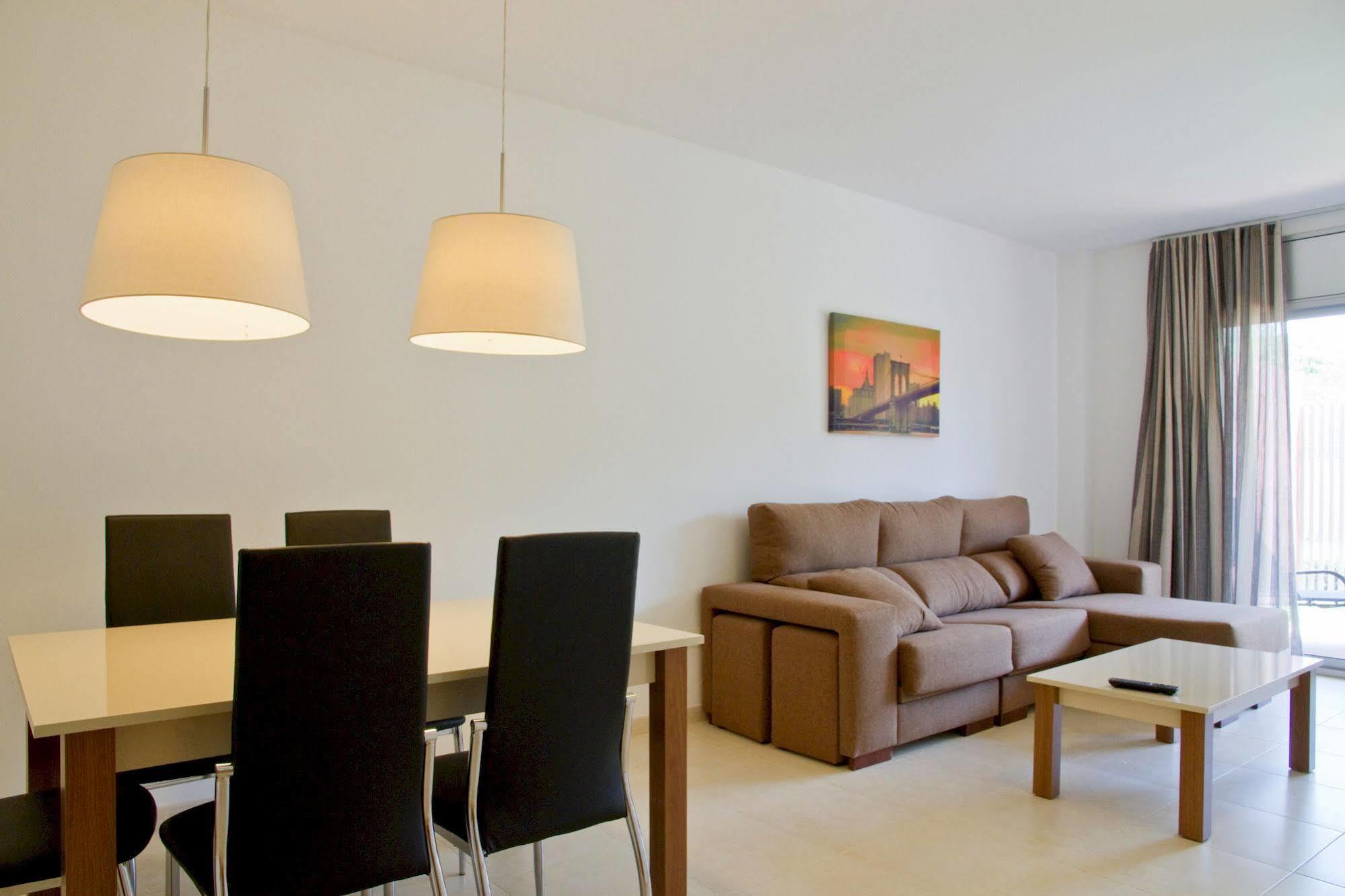 Paradise Village Litoral Costa Dorada 萨洛 外观 照片