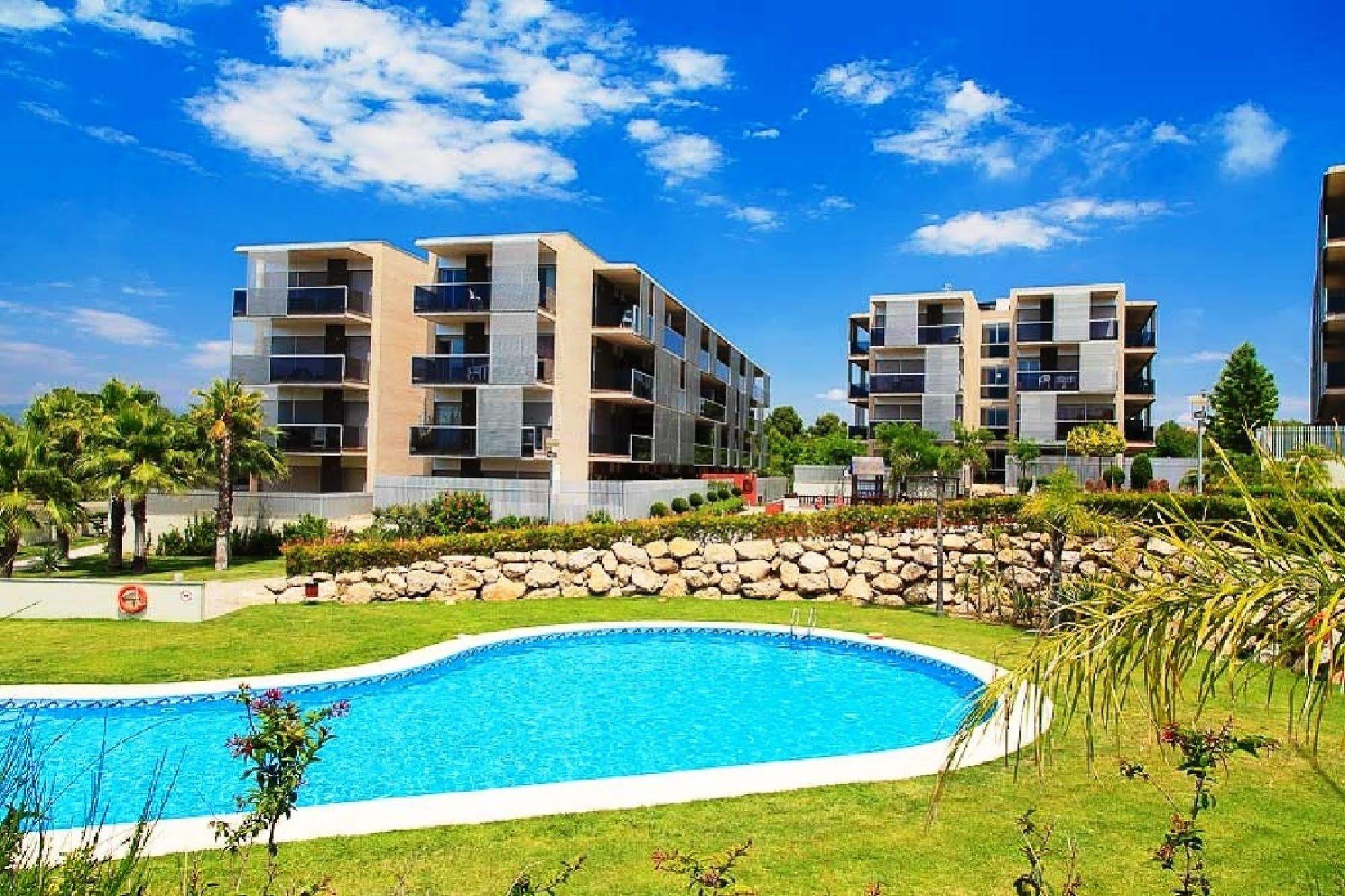 Paradise Village Litoral Costa Dorada 萨洛 外观 照片